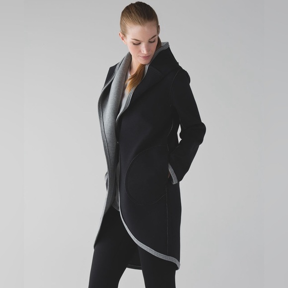 Lululemon &go When You’re Cold Wrap XL - Picture 2 of 7